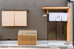 숙박 시설 입구