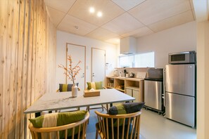 Private Vacation Home | Private kitchen | Fridge, microwave, stovetop, electric kettle - Ren (Kyoto)
