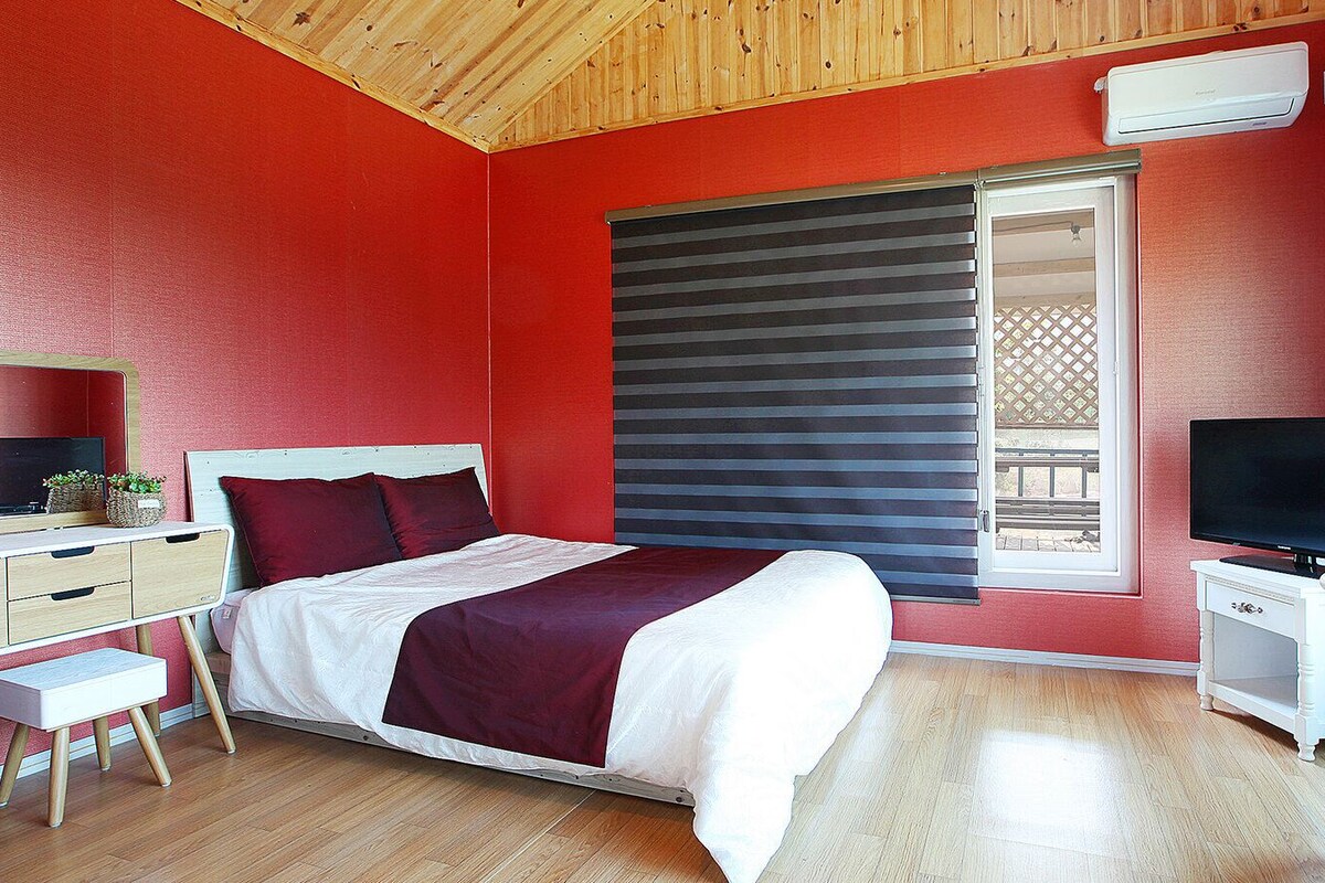 Villa (Red) | Interior