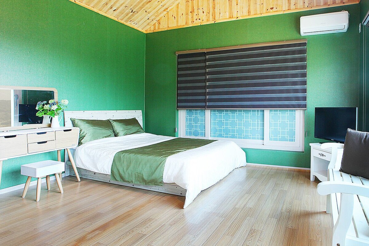 Villa (Green)