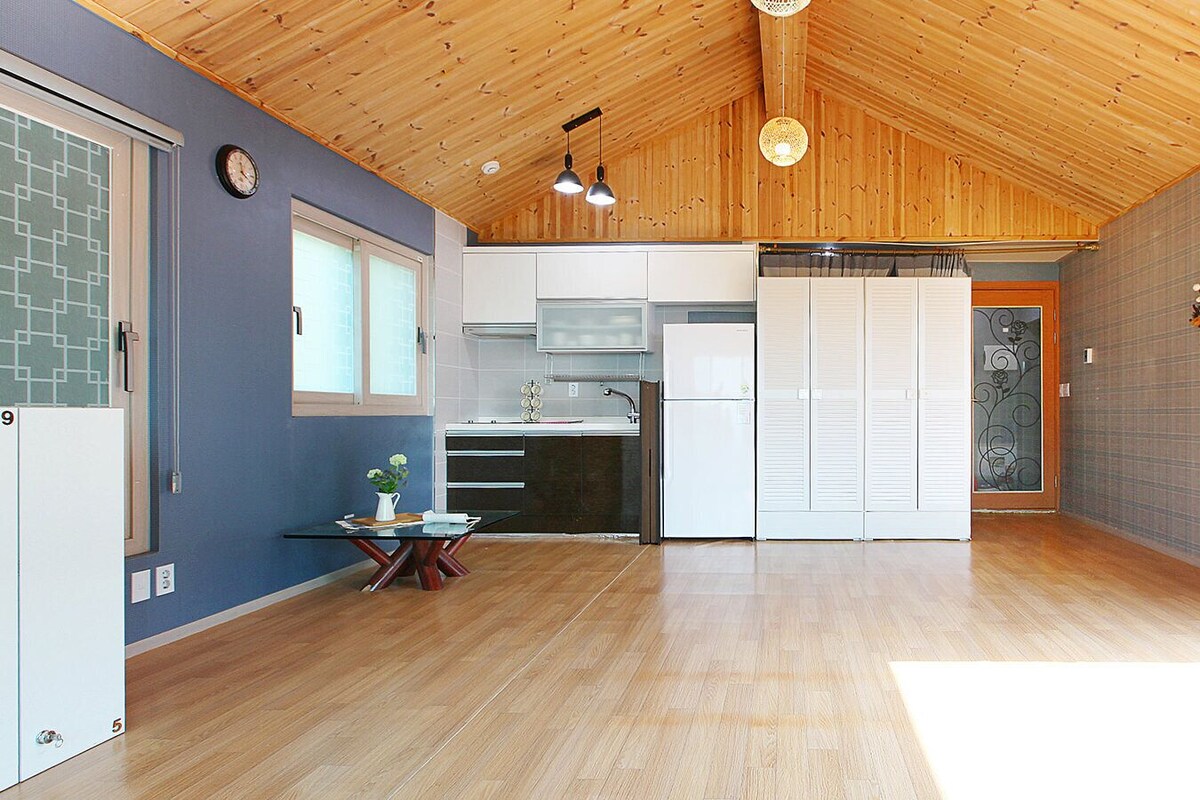 Villa (Blue) | Private kitchenette