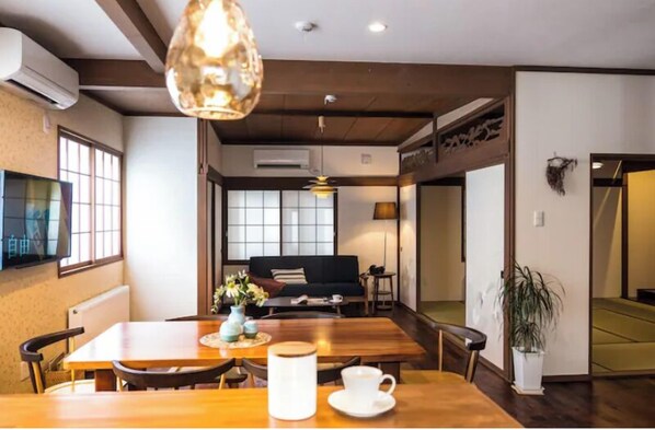 Private Vacation Home | Living area | Flat-screen TV