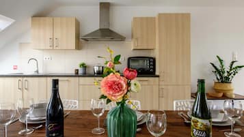 Apartemen Grand | Dapur pribadi | Lemari es, microwave, oven, dan kompor