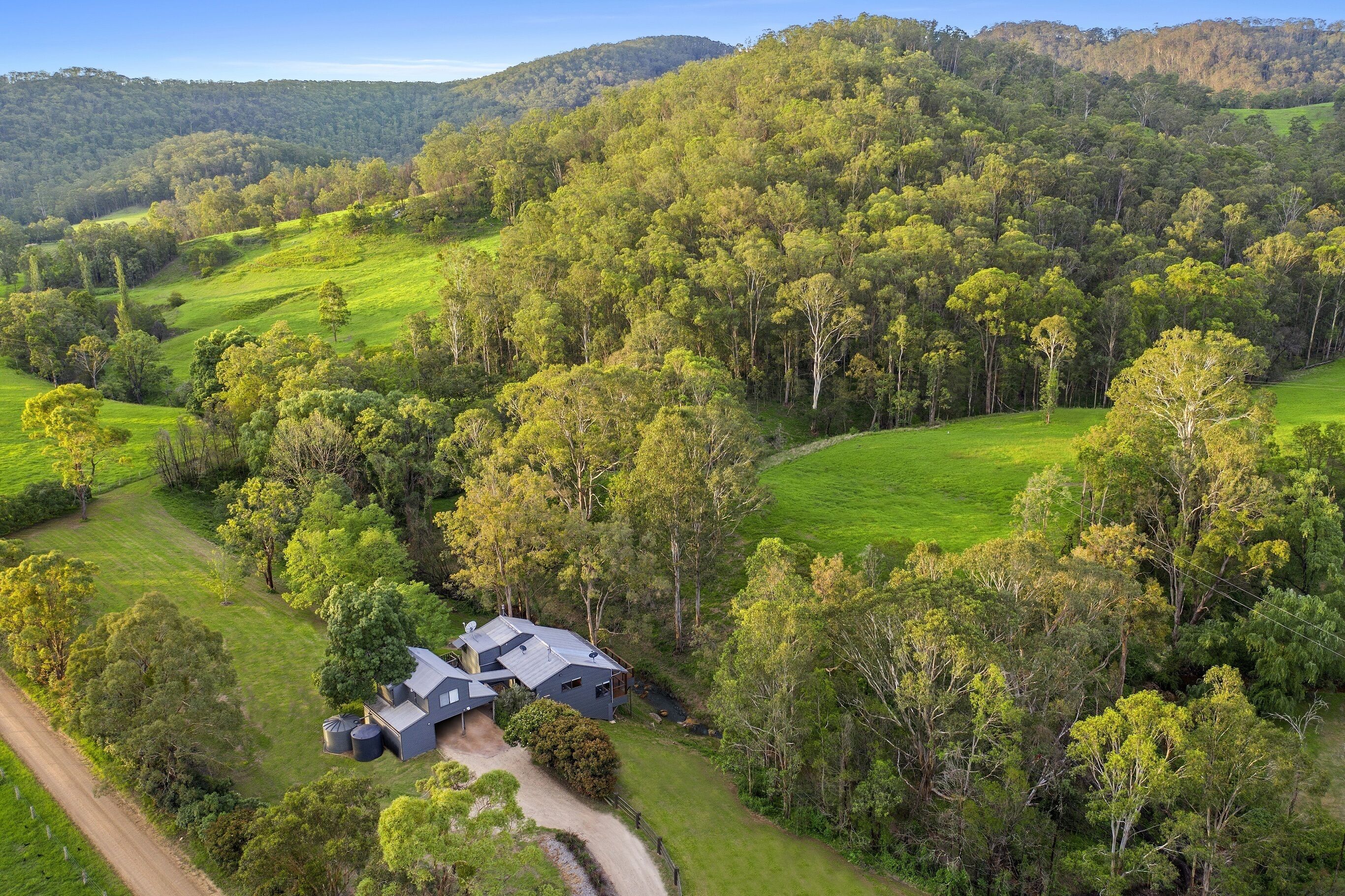 The Edge Villa - Private luxury 1 bedroom open plan spa villa with fireplace. — image 12