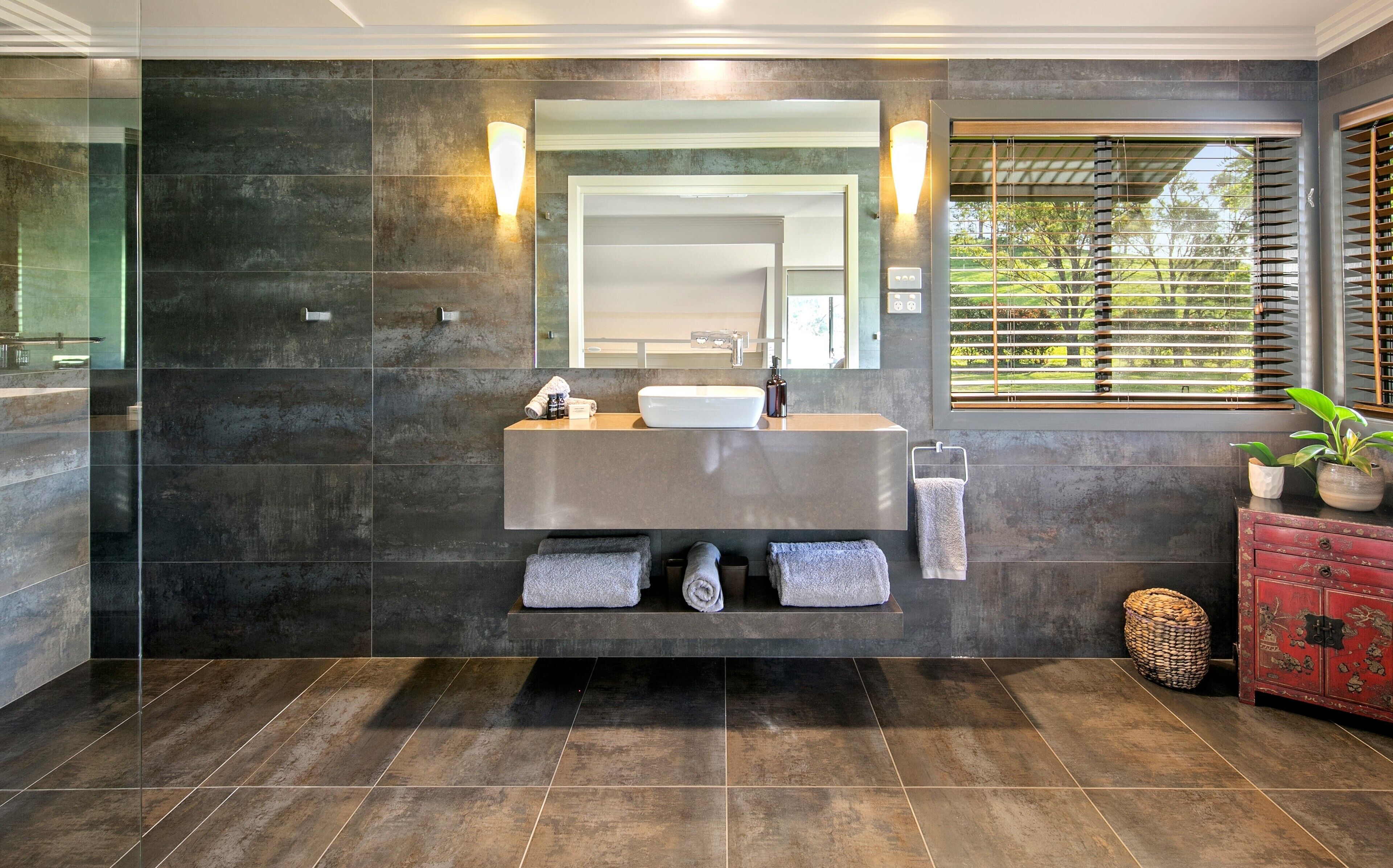 The Edge Villa - Private luxury 1 bedroom open plan spa villa with fireplace. — image 4