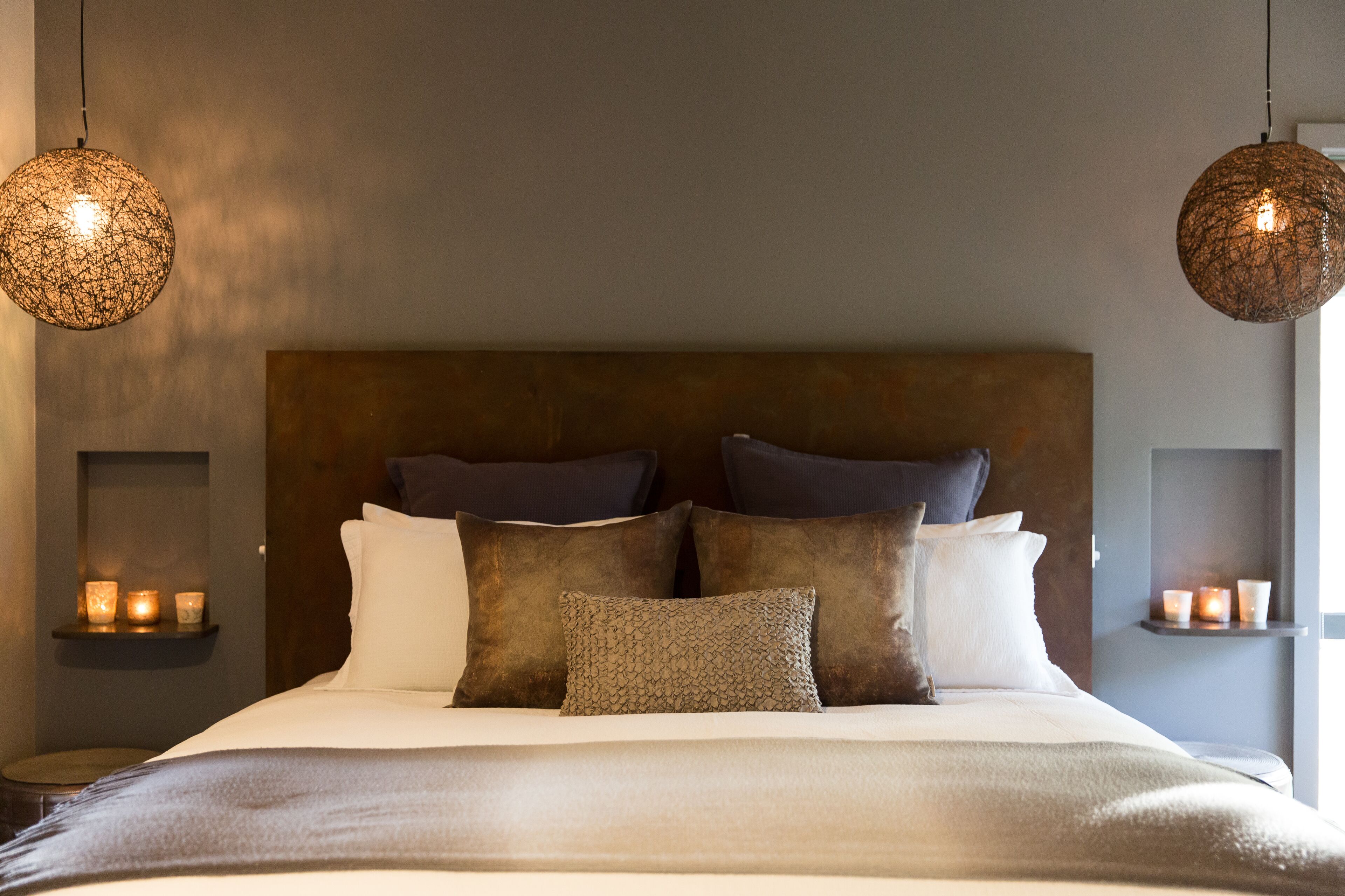 The Edge Villa - Private luxury 1 bedroom open plan spa villa with fireplace. — image 7