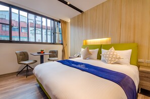 ダブルルーム | デスク、遮光カーテン、可動式ベッド、WiFi (無料)