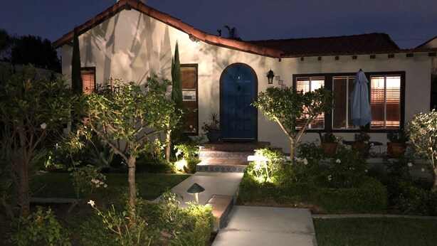 A house with a tiled entrance, a blue door, and a small front garden with a pathway leading to the door. - Beautiful Private Home in Long Beach near Convention Center and Queen Mary (Long Beach)