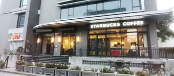 A hotel for1 Sec to MRT exit