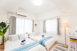 Desk, free WiFi - Seaside Room Namba (Osaka)