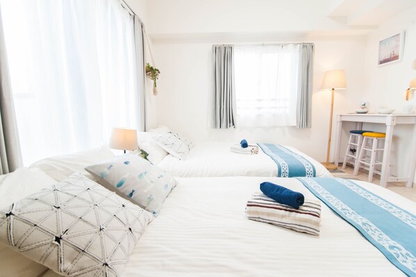 Desk, free WiFi - Seaside Room Namba (Osaka)