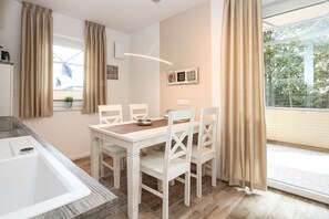 Dining - Greetsiel - Spacious apartment on the ground floor (Greetsiel)