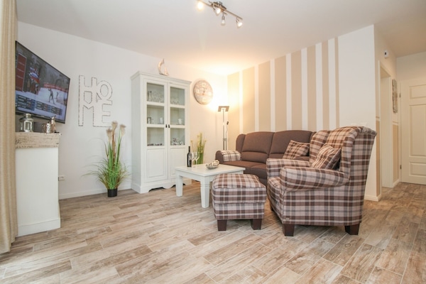 Fernseher, BĂŒcher, Stereoanlage