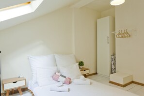Appartement de base | 1 chambre, bureau, fer et planche à repasser, accès au Wi-Fi (inclus)