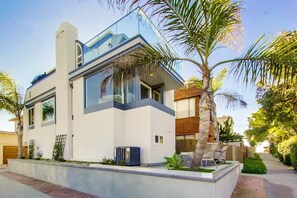 Exterior - Welcome to Mission Beach (San Diego)