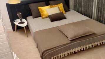 Suite Comfort | Seprai premium, busa memori, dan didekorasi berbeda-beda