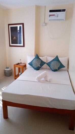 Standard Double Room | Free WiFi, bed sheets - Kasa Dalisay (Coron)