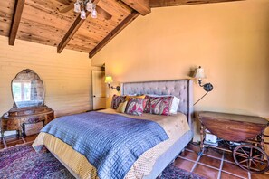 3 bedrooms, desk, iron/ironing board, travel cot - Equestrian Estate w/ Horse Stables & Pool! (Valley Center)