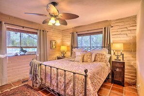 3 bedrooms, desk, iron/ironing board, travel cot