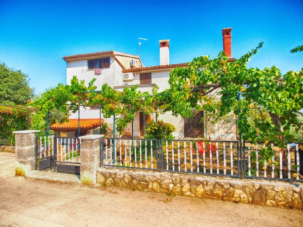 Exterior - Apartment 157/336 (Istria - Stinjan), 700m from the beach (Stinjan)