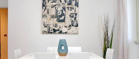 Apartment, 2 Bedrooms | In-room dining