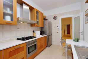 Lägenhet - 2 sovrum | Eget kök | Stort kylskåp, mikrovågsugn, ugn och spishäll