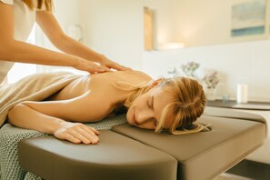 Trị liệu toàn thân, tẩy tế bào chết, chăm sóc da mặt, 2 phòng trị liệu 
