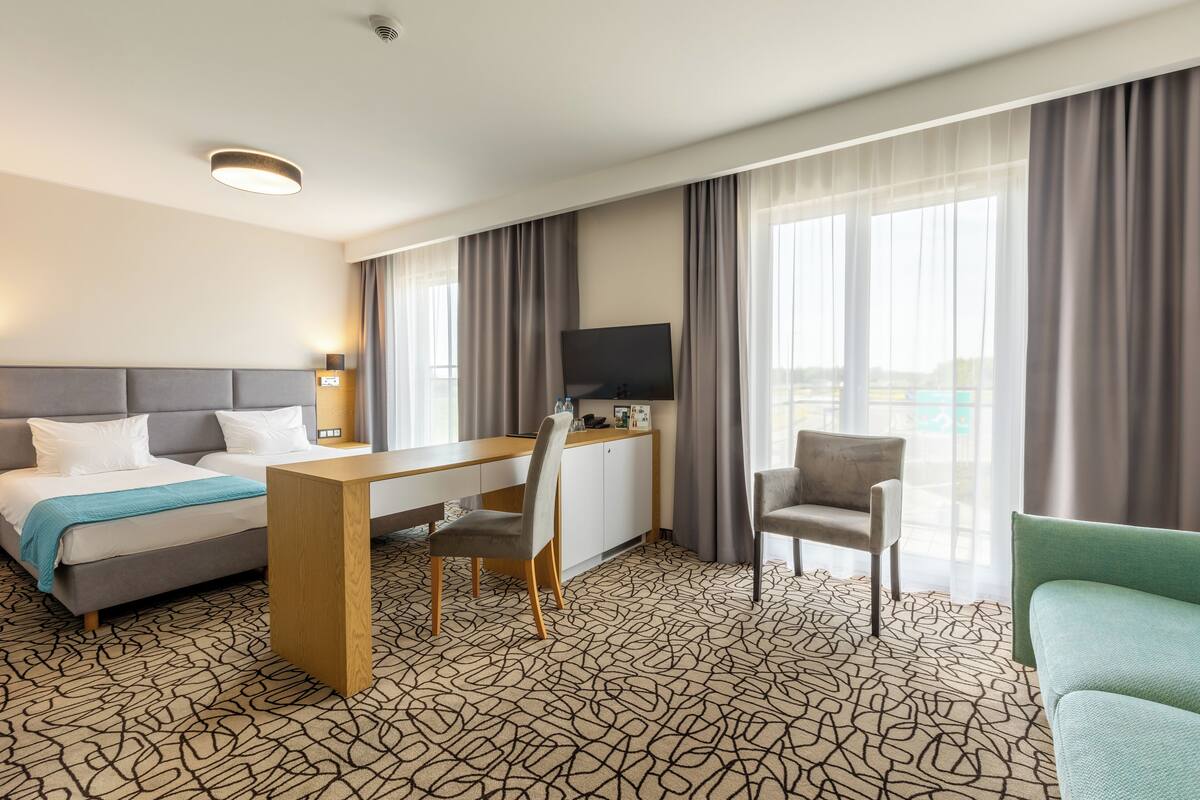 standard double room | minibar, in-room safe, desk, soundproofing