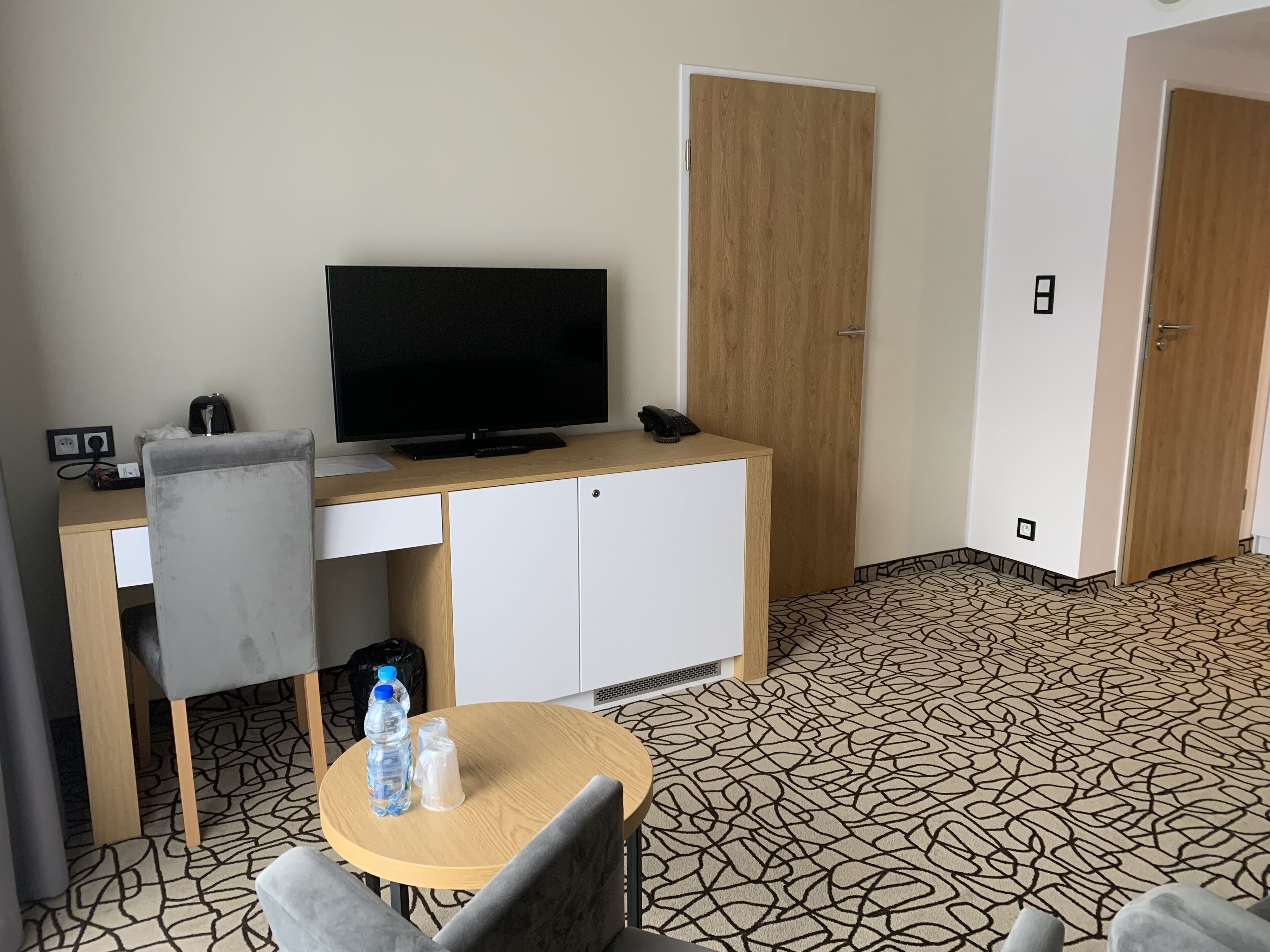 superior twin room | living area | smart tv