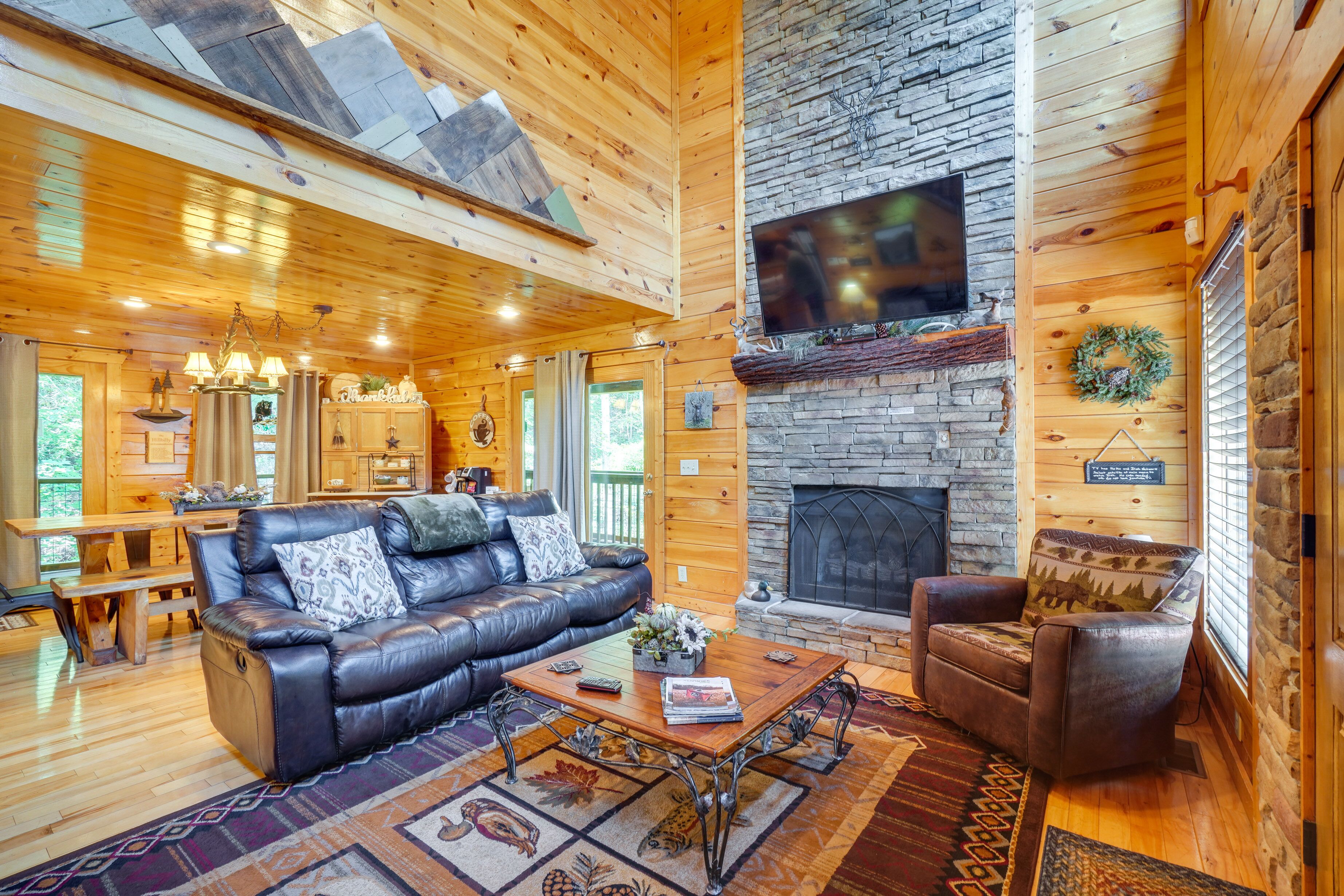 Family Cabin w\/ Private Hot Tub & Game Room!