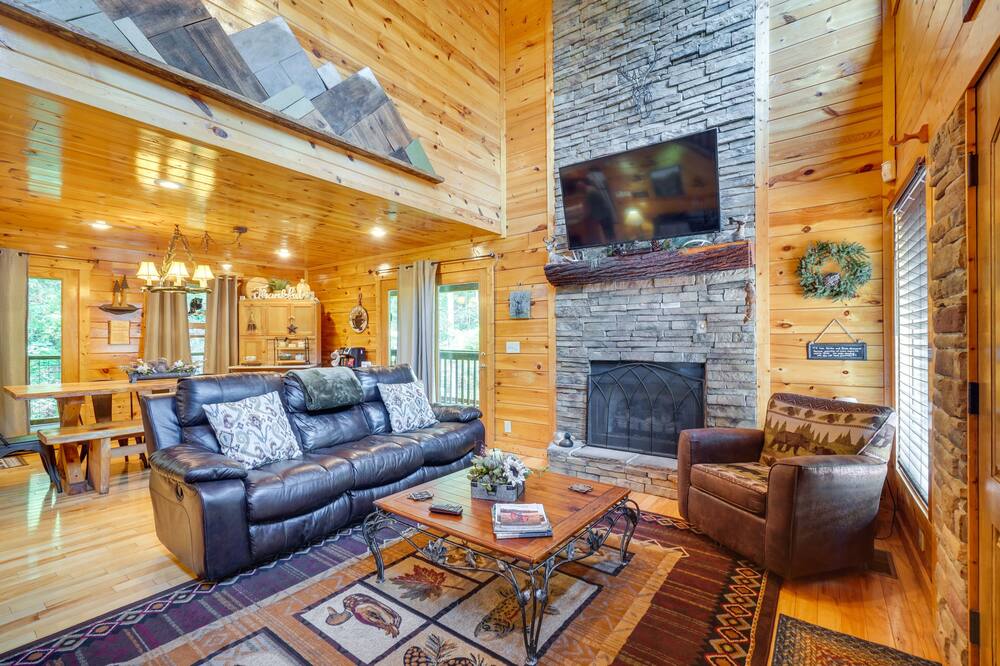 Family Cabin w\/ Private Hot Tub & Game Room!