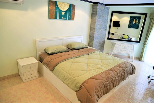 Apartment | 1 bedroom, WiFi, bed sheets - Sleek 1 bed Condo Jomtien (Pattaya)