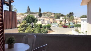 Basic-Apartment, 2 Schlafzimmer, Nichtraucher, Hügelblick | Blick vom Balkon