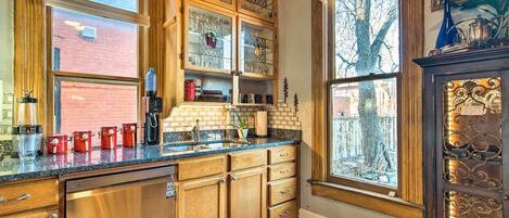 冷蔵庫、電子レンジ、コンロ、食器洗い機