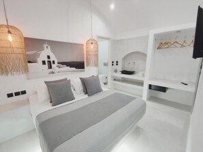 Room - Fira Cave Suites (Santorini)