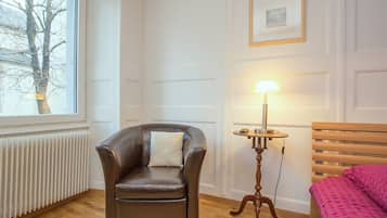 Herbergi með tvíbreiðu rúmi (Octodure) | Rúm með Select Comfort dýnum, myrkratjöld/-gardínur, straujárn/strauborð