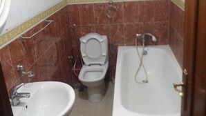 Apartment | Bathroom | Shower, towels - Ezzawia (Rabat)