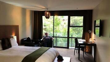 1 dormitorio y mobiliario individual