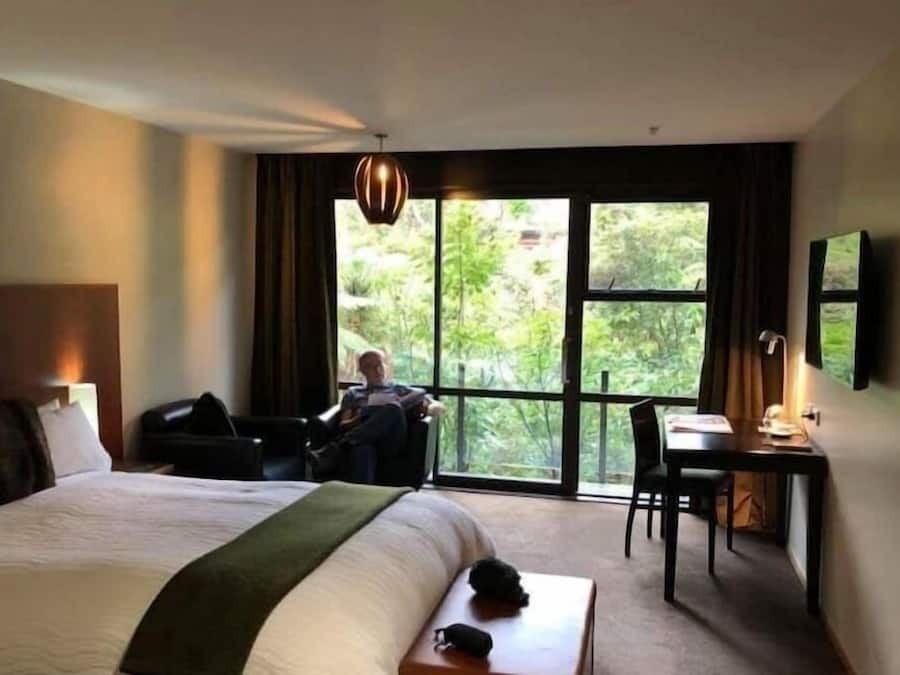 Individuell eingerichtet, laptopgeeigneter Arbeitsplatz