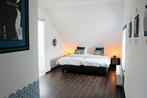 Grand House | 10 bedrooms, premium bedding, Select Comfort beds, desk