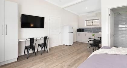 Apartment 2 - Luxury Apartment & Rooms - Free Wifi - Close To Beach