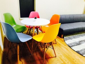 1 bedroom, bed sheets - Local Gion Apartment (Fukuoka)