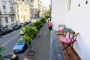 Classic Apartment | Balcony