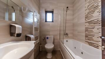 Deluxe Apartment | Private spa tub