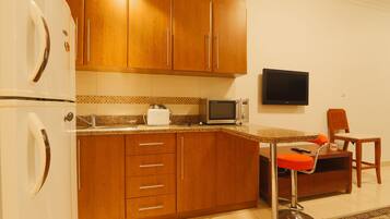 Classic Studio | Private kitchen | Fridge, microwave, oven, stovetop