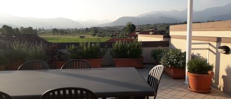 屋外ダイニングエリア