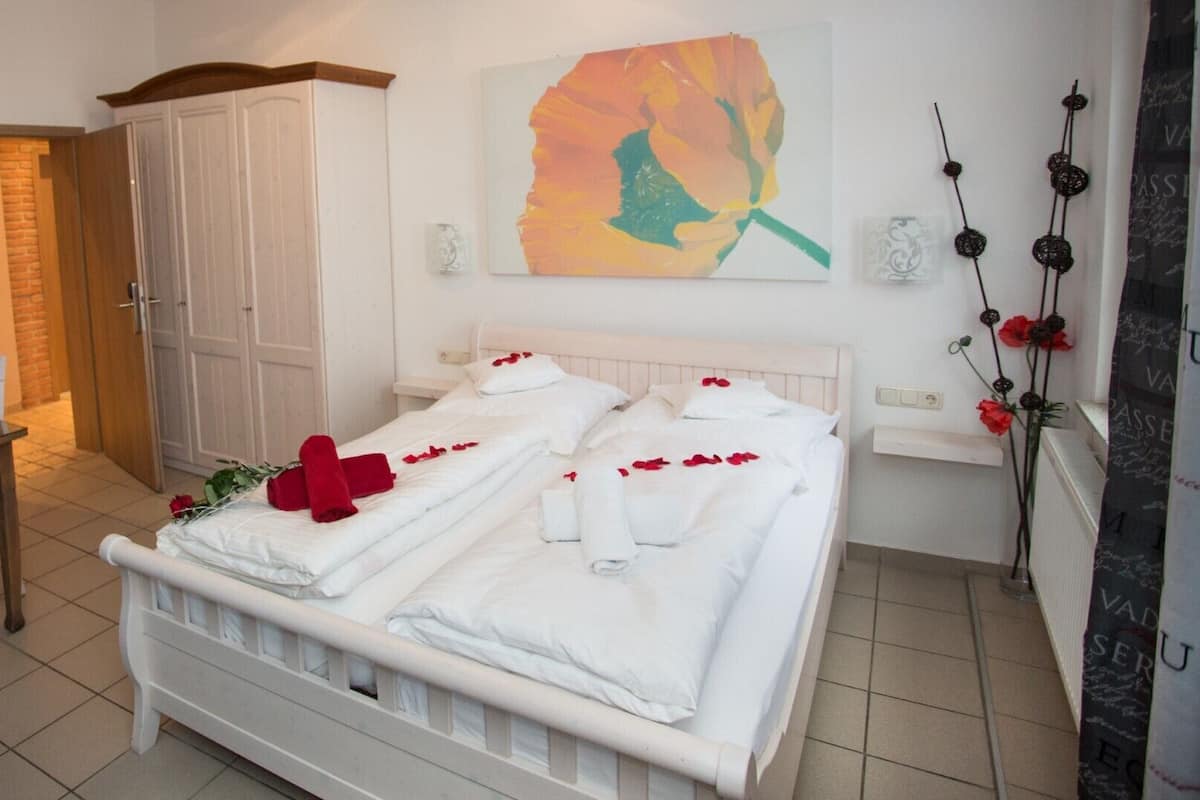 Double Room | 1 bedroom, individually decorated, free WiFi, bed sheets