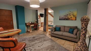 Junior-Suite | Wohnbereich | Flachbildfernseher