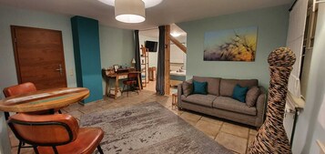 Junior Suite | Living area | Flat-screen TV