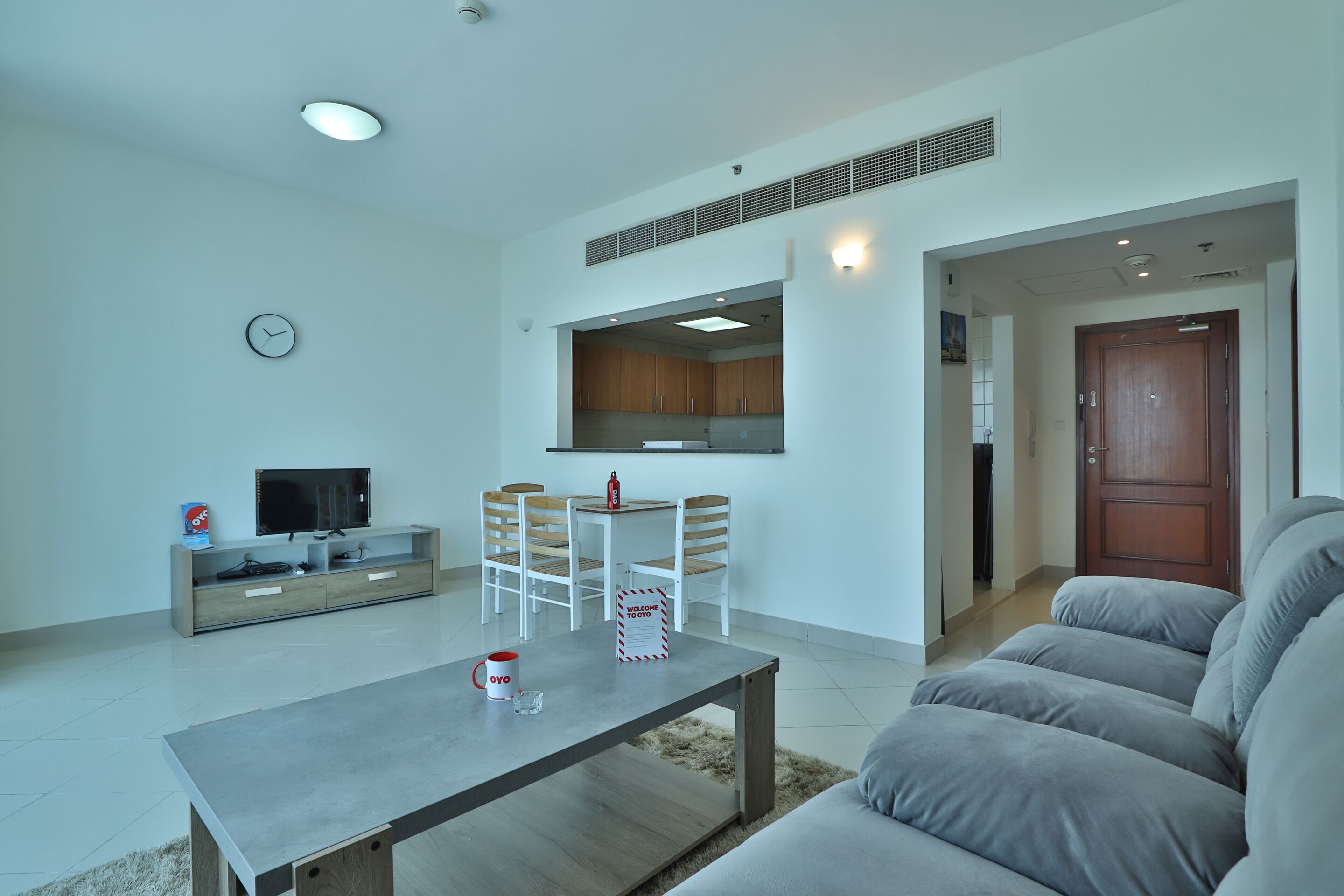 Apartamento clássico | Área de estar | TV de tela plana 32 polegadas com canais a cabo, TV